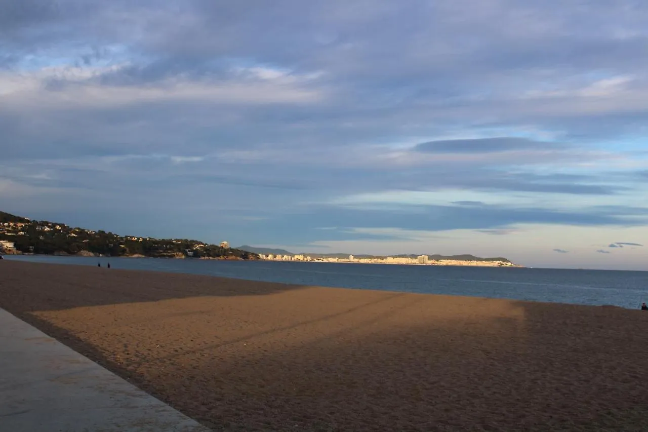 Appartement Estudio Primera Linea De Mar Con Piscina Y Parking à Castell-Castell-Platja d'Aro Espagne